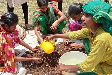 Anthoni Selvi (rechts im Bild) (Copyright: Joyful Biodynamic Farm)
