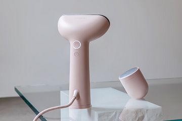 Cirrus 3 Iron Steamer och Pilo 2 Fabric Shaver i den nya färgen Rose