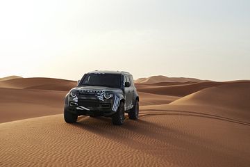 DAKARRALLY ETAPP-VINNAREN SARA PRICE TÄVLAR FÖR DEFENDER 2026