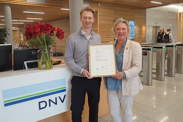 The board from SamCert AB and SamCert AS receives the AI certificate according to ISO/IEC 42001 at an official certification ceremony at DNV's headquarters in Høvik, Oslo.