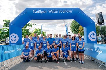 Gruppenfoto vom Team Culligan Deutschland beim Firmenlauf Köln präsentiert von Therme Euskirchen 2025 am Fühlinger See