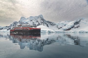 The acquisition will facilitate the final stage in the separation of HX from its sister company Hurtigruten.