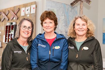 Anna-Lena, Anita och Susanne jobbar i Turistinformationen på Vemdalsskalet.