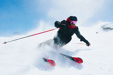 From skis to boots, helmets, and goggles, Atomic’s new Redster range is built for on-piste and on-course speed and confidence