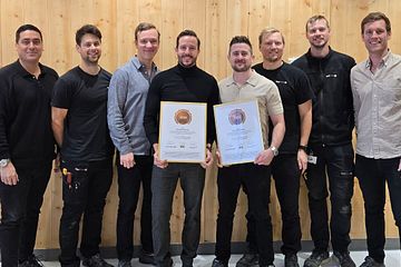 Stolta mottagare av kvalitetsutmärkelsen ”PQi – Utmärkt Projektkvalitet” för byggandet av Kvarngärdesskolan med Uppsala Skolfastigheter som beställare och ByggDialog som totalentreprenör i samverkan.