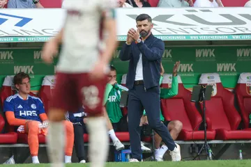 Miron Muslic klatscht an der Seitenlinie.