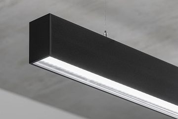 Photo: Henrik Schipper Photography. Lichtkanal 060 DI. The combination of direct and indirect light creates a glare-free and pleasant atmosphere – ideal for workstations.