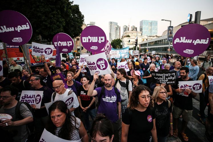 Demonstration med Standing together i Tel Aviv.