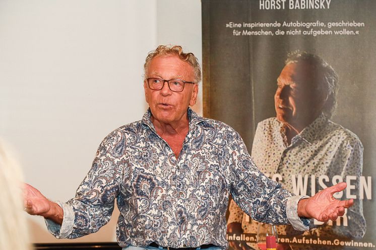 Foto: Axel Effner - In seinem Buch sagt Horst Babinsky ganz klar: „Entscheidungen kennen kein Vielleicht. Entweder du machst es oder du lässt es. Zweifel sind keine Option.“