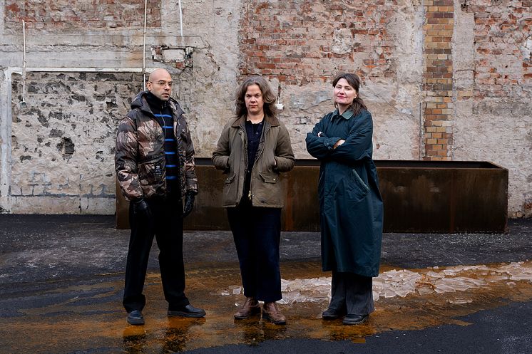 Daniel Terres, producent, Caroline Malmström, curator, Petra Johansson, curator och konstnärlig ledare, på plats vid Slakthuset i Gamlestaden.