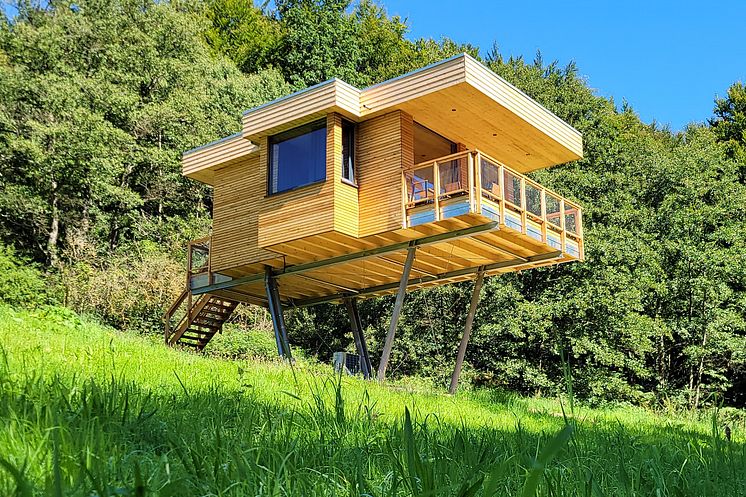 Das Komfortbaumhaus Aurora im Baumhaushotel Solling ist Teil der Bettgeflüster Kampagne