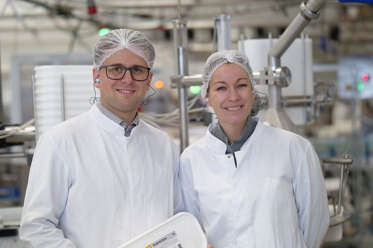 Nå produseres Diplom-Is sine egenproduserte produkter uten karragenan og CMC. På bildet: Planleggingssjef Joakim Benoni Nilssen og Markedsdirektør Marianne Grøtte.