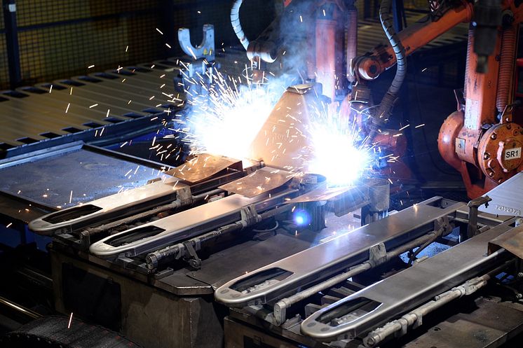 Toyota Material Handling Europe och SSAB tar språnget för att producera nästa generations materialhanteringsutrustning med lägre koldioxidavtryck