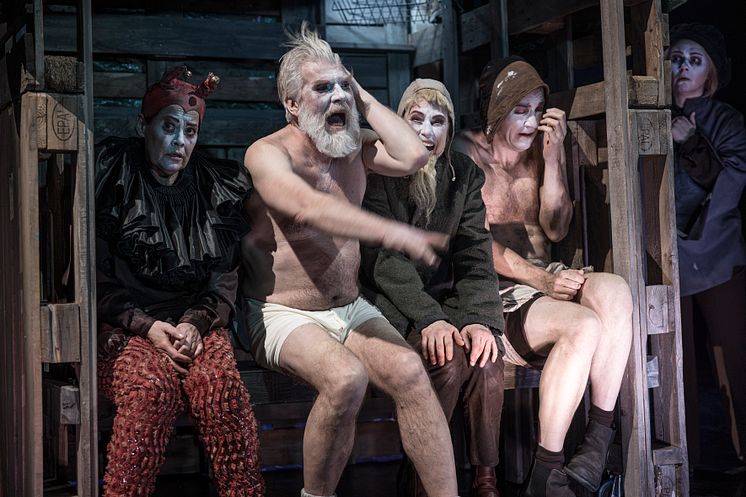 Bodil Malmberg, Jakob Eklund, Sanna Krepper, Mattias Redbo och Cicilia Sedvall i regissör Alexander Öbergs tolkning av Kung Lear.