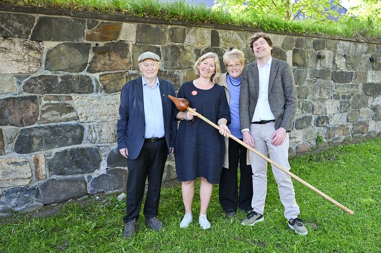 Odd Einar Dørum (styreleder Middelalder-Oslo), Marie Skoie (direktør Oslo Museum), Trine Skei Grande (styreleder Oslo Museum) og Lars Emil Hansen (avdelingsleder by- og teaterhistorie Oslo Museum).