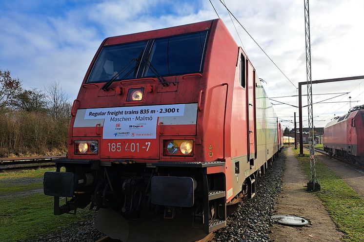 DB Cargo har tillsammans med DB Cargo Scandinavia och Trafikverket möjliggjort för transport med extra långa godståg, uppemot 835 meter långa, mellan Tyskland, Danmark och Sverige.