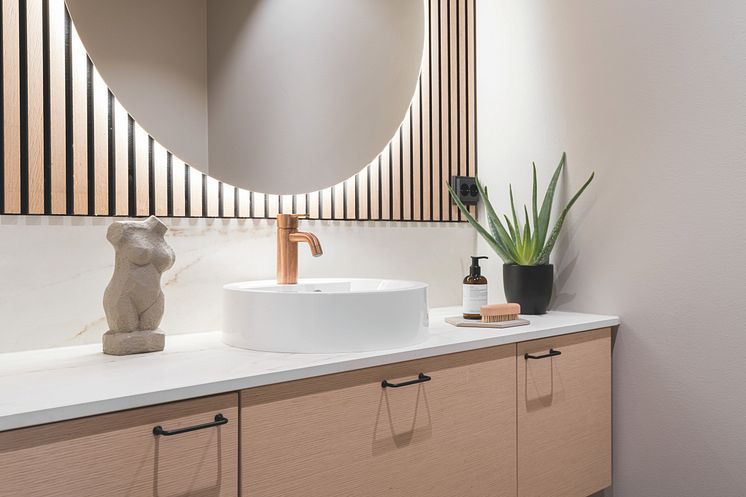 Puustelli tar sin välkända design och hållbarhet från köket till hela hemmet – även badrum, hall och tvättstuga. Med fokus på funktion, miljö och estetik skapas smarta, slitstarka lösningar som håller över tid och binder ihop hemmet till en helhet