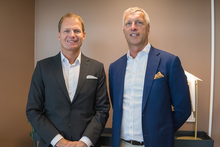Fra venstre: Jan Kjetil Hvamstad, adm. direktør i Söderberg & Partners sammen med daglig leder i Vertu Forsikringsmegling, Nils Petter Lundberg