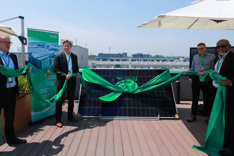 Solar panel inauguration at Camfil Taicang plant. From left to right: Alan O’Connell, Chairman of the Board of Directors; Erik Markman, Vice Chairman of the Board of Directors; Stefan Larsson, EVP Supply Chain; and Krishnan Karunagaran, VP Operations