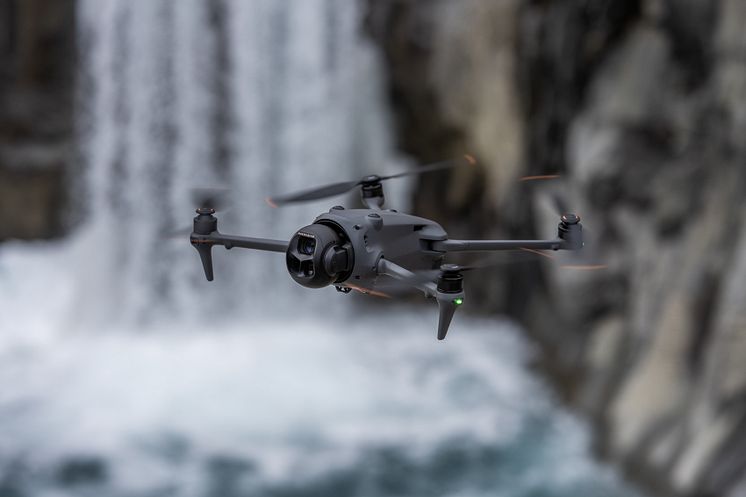 DJI Mavic 4 Pro Unlocks Shots from Any Angle for Aerial Narrators