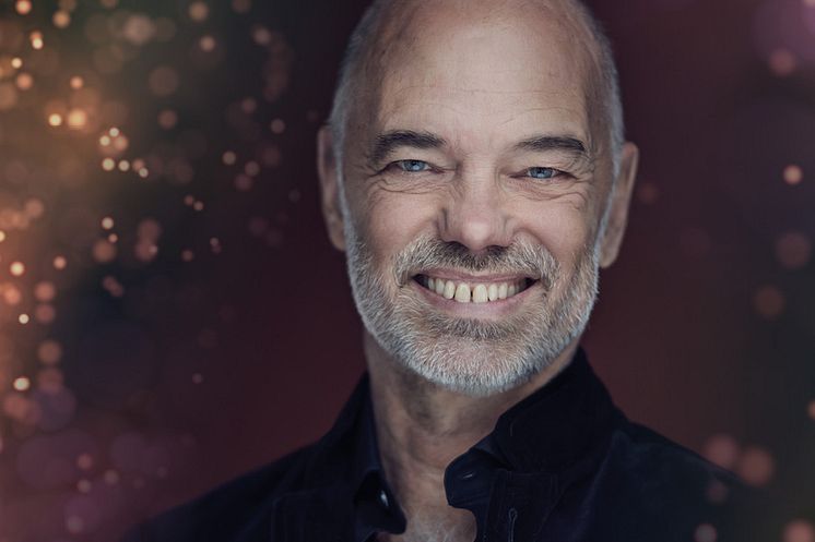Tisdag 27 maj hälsar teaterchef Niklas Hjulström med gäster välkommen till ett nytt spelår på Västmanlands Teater.