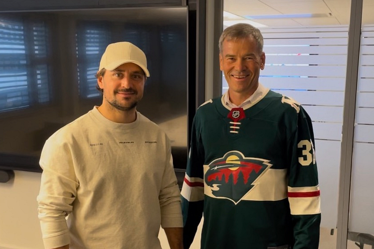 Mats Zuccarello og Ragnar Horn, prosjektleder Hans Herman Horns Stiftelse