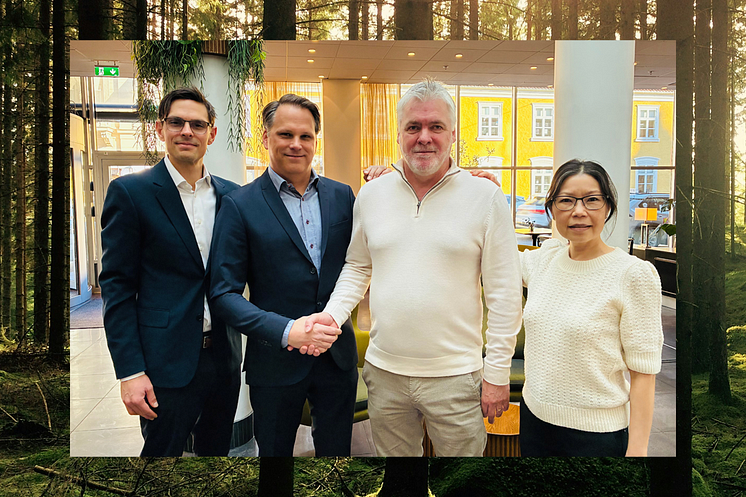 På bilden ser fr v Björn Wulff - Addnode Group, Christian Donaldson - pcSKOG, Staffan Bygdén - Icebound och Helen Karlsson - Addnode Group