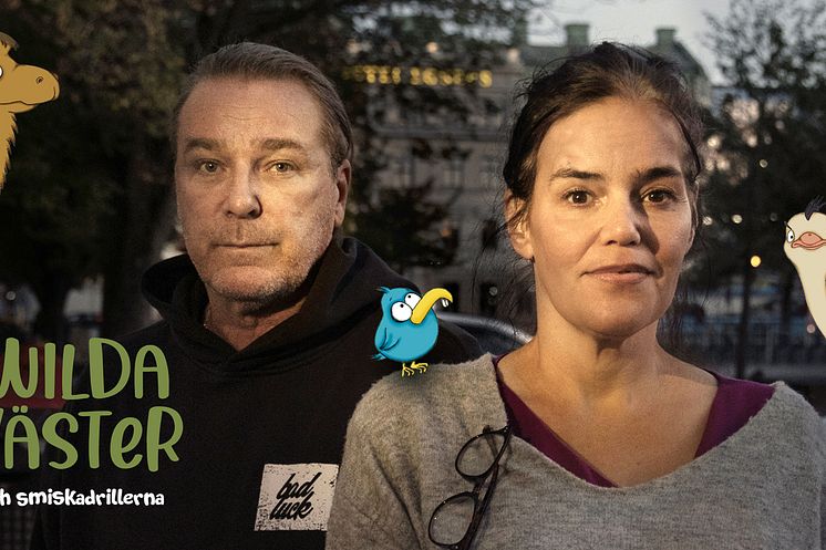 Patrik Sjöberg och Sara Nilsson omgivna av karaktärer från den kommande barnboken ”Wilda Väster och smiskadrillerna”.