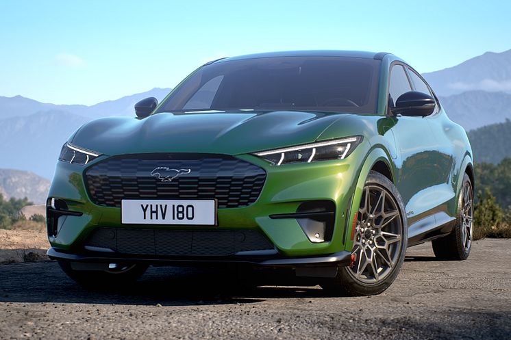 Mustang Mach-E 2025 odhalen; nové barvy, více prostoru