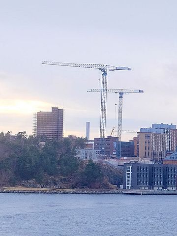 Ny analys från Stockholms Handelskammare: Sju byggföretag går omkull varje dag och antalet konkurser når rekordnivåer