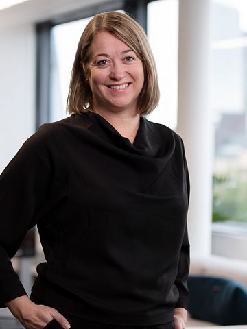 Grethe Hustad i Jefferson Wells forteller om høy temperatur i markedet for finansmedarbeidere.