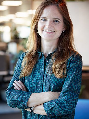Charlotte Hogg, CEO Visa în Europa: România este în top 10 ţări din lume la adopţia plăţilor cu cardul contactless