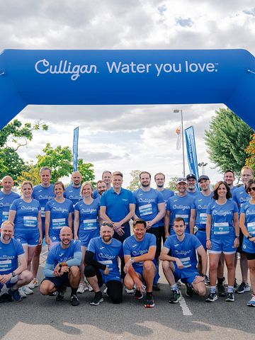 Gruppenfoto vom Team Culligan Deutschland beim Firmenlauf Köln präsentiert von Therme Euskirchen 2025 am Fühlinger See
