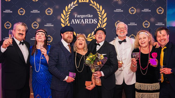 Fargerikes kjedetreff 2024 kåret Årets Beste Praksis, Årets Butikk, Årets Leverandør og Årets Fargeriker. F.v: Paal Moberg, Ellen Hoel, Morten Hoel, Astrid Jacobsen, Ståle Knudsen, Thomas Sletvold, Torill Gjelsvik-Tombre og Børge Solberg.