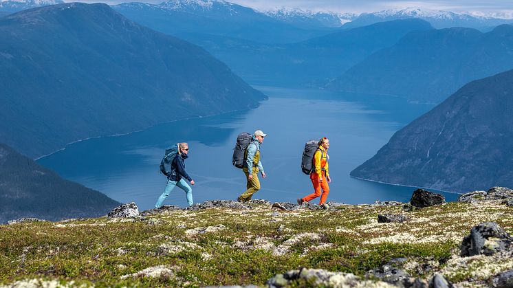 TIPS: Hytte-til-hytte-vandring er en genial måte å være på tur på. Husk å sjekke betjeningsnivået på hyttene du skal besøke. Foto: Hans Kristian Krogh Hanssen/Bergans