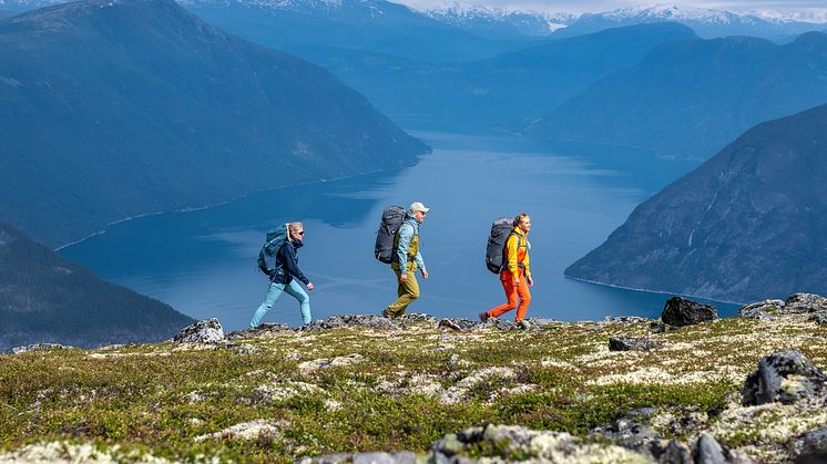 TIPS: Hytte-til-hytte-vandring er en genial måte å være på tur på. Husk å sjekke betjeningsnivået på hyttene du skal besøke. Foto: Hans Kristian Krogh Hanssen/Bergans