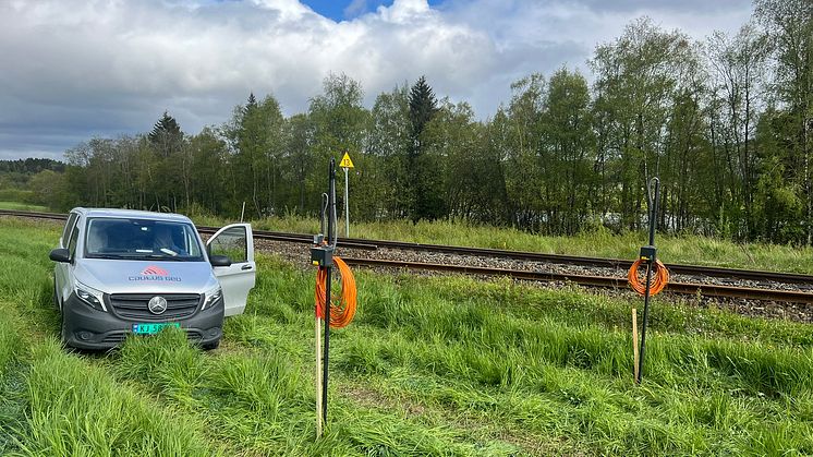 Overvåker grunnen som skal gi nye krysningsspor på Trønderbanen. 