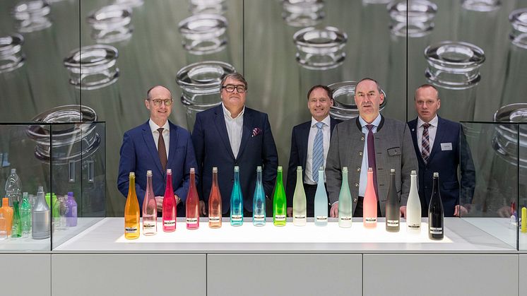 Wiegand-Glas und Bayernwerk stellen Netzanschluss-Vertrag vor