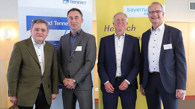 Robert Pflügl, Geschäftsführer der Bayernwerk Netz, Dr. Bernhard Langhammer, Sprecher der Initiative Chemdelta Bavaria, Thomas Erhardt-Unglaub, Programmdirektor bei der TenneT TSO GmbH und Landrat Erwin Schneider (v.r.)