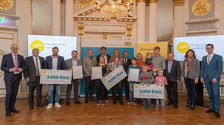 Bürgerenergiepreis Oberpfalz 2022_Preisverleihung_Gesamtfoto_alle Preisträger