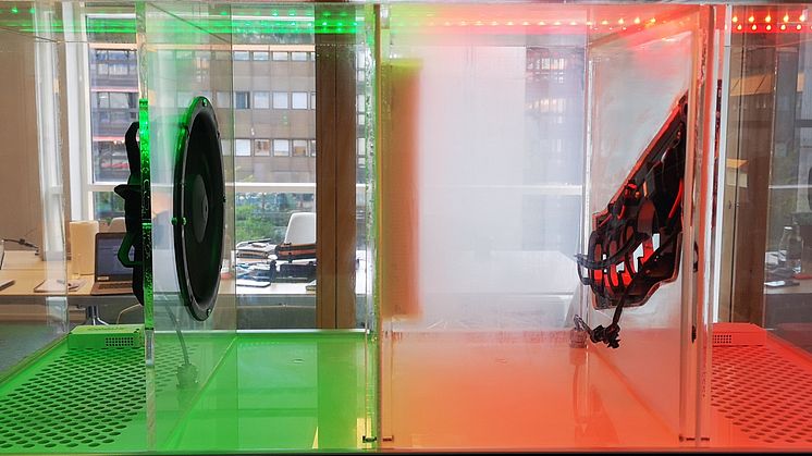 Demobox Advanced Air Cleaner. Red area (before filter) shows polluted air being charged, green area (after filter) shows clean and fresh air