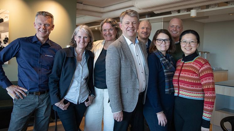 Julius Espedal (f.v), Ann-Kristin Hagby, Trine Maren Scott-Myhre, Øyvind Michelsen, Sindre einer-Gundersen, Tone Blixen, Kolbjørn Stuvebakken og Violette Yi Qin. (Foto: Bente Elmung/RHA.no)