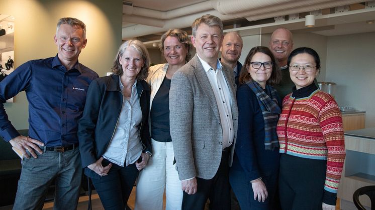 Julius Espedal (f.v), Ann-Kristin Hagby, Trine Maren Scott-Myhre, Øyvind Michelsen, Sindre einer-Gundersen, Tone Blixen, Kolbjørn Stuvebakken og Violette Yi Qin. (Foto: Bente Elmung/RHA.no)