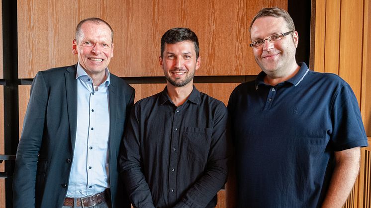 Prof. Dr. P. Nitschke (v. l.), Organisator der Ringvorlesung, mit Prof. Dr. F. Rau und M. Otten, die die Reihe unter dem Thema „Digitale Desinformation und Rechtsextremismus: Herausforderungen für Demokratie und Pluralismus" fortgesetzt haben.