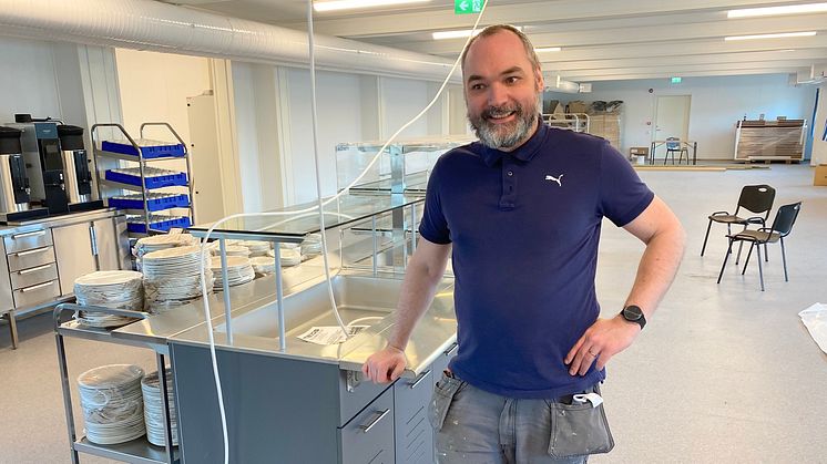 Ståle Gundersen er i innspurtmodus. I april skal anleggshotellet på Brakerøya stå klart til åpning.
