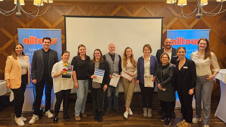 Gruppenbild mit den Gewinner-Agents und Roadshow-Partnern in Bregenz.