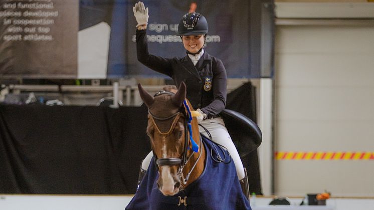 Seger för Båstads Jennifer Lindvall och SWB-valacken Zenatello i första omgången av ﻿FEI Intermédiaire I på Jönköping Horse Show