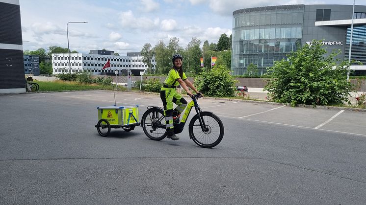 Geolog Alexandra Emhjellen velger el-sykkel til oppdrag i nærområdene i Oslo.