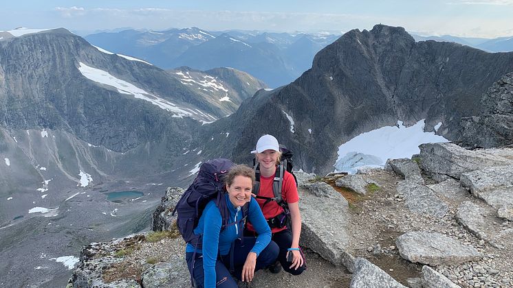 Anne og Lotte på Skåla