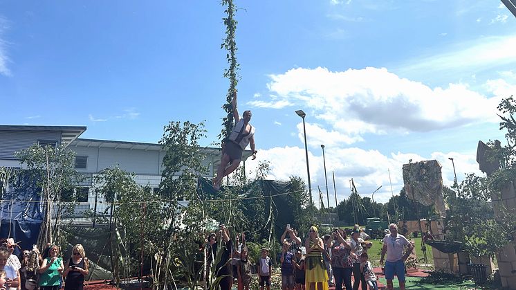 Dorfheldentour in Oberbayern: Wildes Dschungel-Feeling mit Tarzan in Karlskron